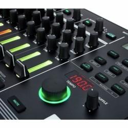 AIRA TR-8S RHYTHM PERFORMER ROLAND